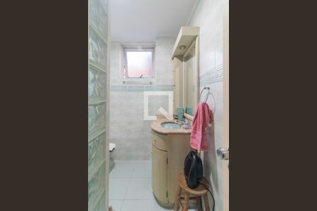 Banheiro de apartamento à venda com 1 quarto, 64m² em Vila Assunção, Porto Alegre