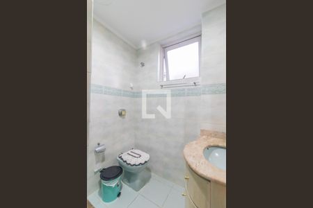 Banheiro de apartamento à venda com 1 quarto, 64m² em Vila Assunção, Porto Alegre