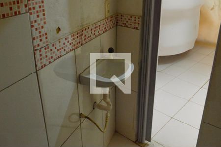 Banheiro de kitnet/studio para alugar com 1 quarto, 28m² em Pechincha, Rio de Janeiro