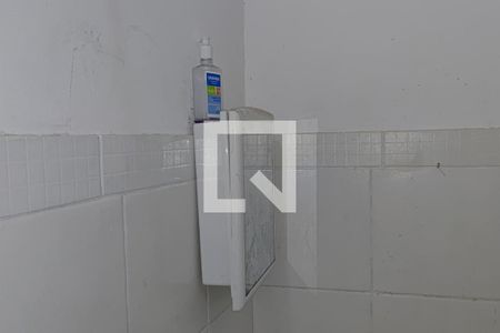 Banheiro de kitnet/studio para alugar com 1 quarto, 28m² em Pechincha, Rio de Janeiro