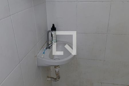 Banheiro de kitnet/studio para alugar com 1 quarto, 28m² em Pechincha, Rio de Janeiro
