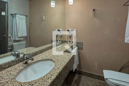 Banheiro de kitnet/studio à venda com 1 quarto, 27m² em Lourdes, Belo Horizonte