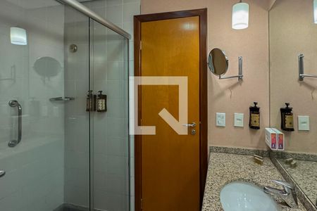 Banheiro de kitnet/studio à venda com 1 quarto, 27m² em Lourdes, Belo Horizonte