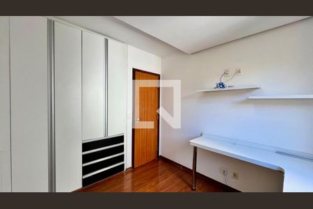 Quarto 2 de apartamento para alugar com 3 quartos, 102m² em Fernão Dias, Belo Horizonte