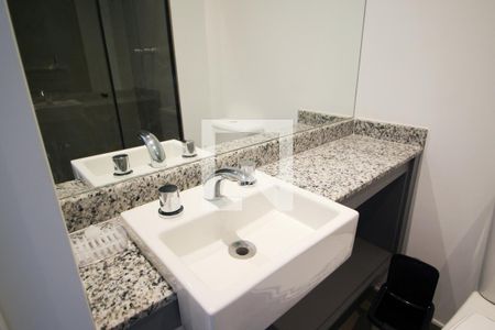 Banheiro de kitnet/studio para alugar com 1 quarto, 28m² em Moema, São Paulo