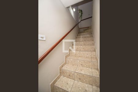 Escada de casa à venda com 5 quartos, 166m² em Vila Mangalot, São Paulo