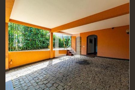 Casa à venda com 3 quartos, 250m² em Jardim Everest, São Paulo