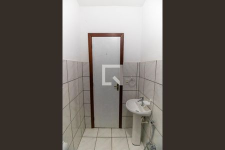 Banheiro de kitnet/studio para alugar com 1 quarto, 25m² em Engenho do Mato, Niterói