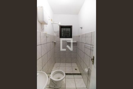 Banheiro de kitnet/studio para alugar com 1 quarto, 25m² em Engenho do Mato, Niterói