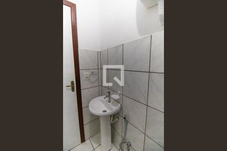 Banheiro de kitnet/studio para alugar com 1 quarto, 25m² em Engenho do Mato, Niterói