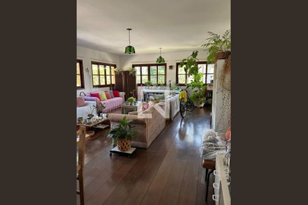 Sala de casa de condomínio para alugar com 4 quartos, 560m² em Alphaville, Santana de Parnaíba