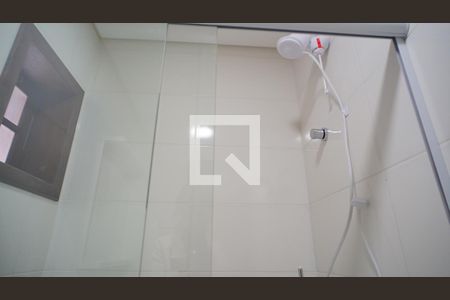 Banheiro de kitnet/studio para alugar com 1 quarto, 26m² em Carvoeira, Florianópolis