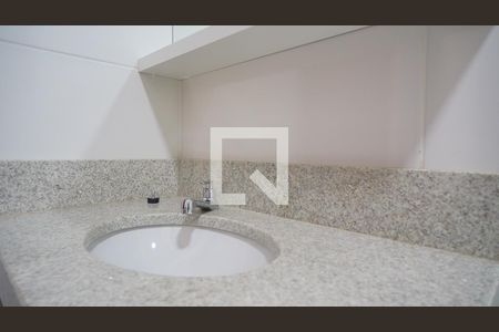 Banheiro de kitnet/studio para alugar com 1 quarto, 26m² em Carvoeira, Florianópolis