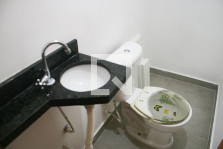 Lavabo de casa de condomínio para alugar com 2 quartos, 80m² em Maracanã, Praia Grande