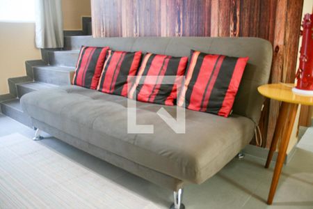 Sala de casa de condomínio para alugar com 2 quartos, 80m² em Maracanã, Praia Grande