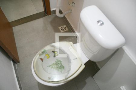 Lavabo de casa de condomínio para alugar com 2 quartos, 80m² em Maracanã, Praia Grande