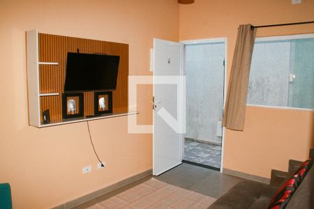 Sala de casa de condomínio para alugar com 2 quartos, 80m² em Maracanã, Praia Grande