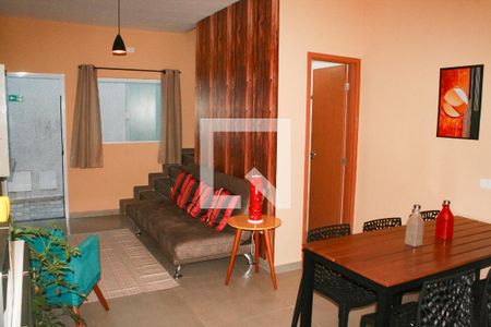 Sala de casa de condomínio para alugar com 2 quartos, 80m² em Maracanã, Praia Grande