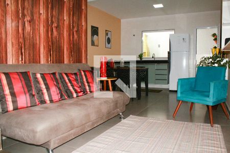 Sala de casa de condomínio para alugar com 2 quartos, 80m² em Maracanã, Praia Grande