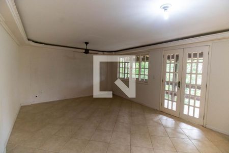 Sala de casa de condomínio à venda com 2 quartos, 206m² em Serra Grande, Niterói