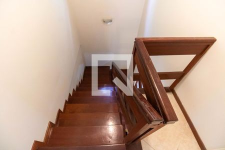 Escada de casa de condomínio à venda com 2 quartos, 206m² em Serra Grande, Niterói