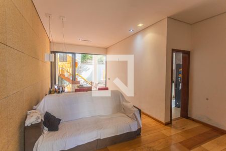 Sala de casa à venda com 5 quartos, 192m² em Paraíso, Belo Horizonte