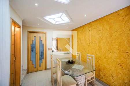 Sala de casa de condomínio à venda com 2 quartos, 115m² em Chácara Seis de Outubro, São Paulo