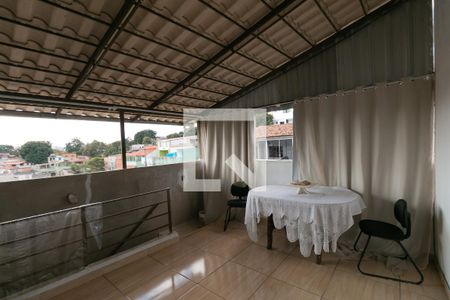 Sala de casa à venda com 5 quartos, 200m² em Jaqueline, Belo Horizonte