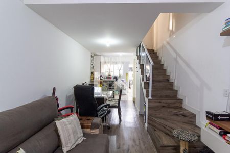 Sala de Estar de casa de condomínio à venda com 2 quartos, 73m² em Vila Romano, São Paulo