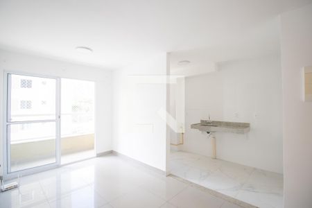 Sala de apartamento para alugar com 2 quartos, 50m² em Colubandê, São Gonçalo