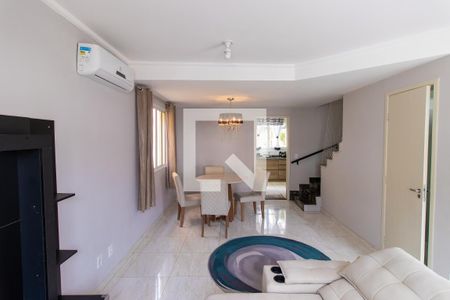 Sala de casa de condomínio para alugar com 3 quartos, 113m² em Paisagem Renoir, Cotia