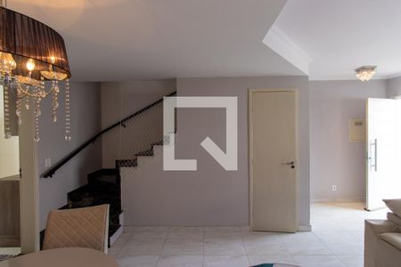 Sala de casa de condomínio para alugar com 3 quartos, 113m² em Paisagem Renoir, Cotia