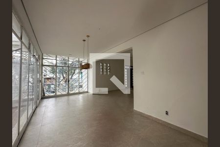 Casa à venda com 5 quartos, 228m² em Santo Antônio, Belo Horizonte