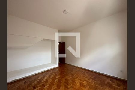 Casa à venda com 5 quartos, 228m² em Santo Antônio, Belo Horizonte