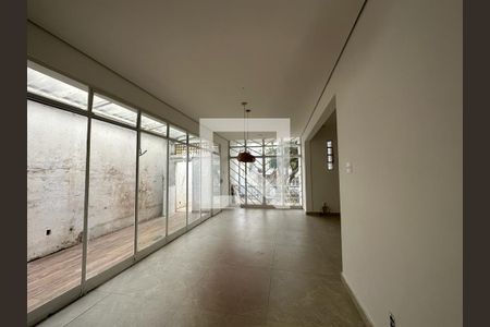 Casa à venda com 5 quartos, 228m² em Santo Antônio, Belo Horizonte
