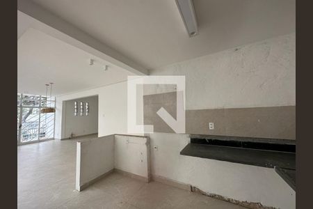 Casa à venda com 5 quartos, 228m² em Santo Antônio, Belo Horizonte