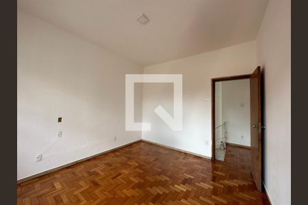Casa à venda com 5 quartos, 228m² em Santo Antônio, Belo Horizonte