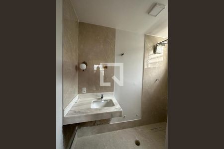 Casa à venda com 5 quartos, 228m² em Santo Antônio, Belo Horizonte