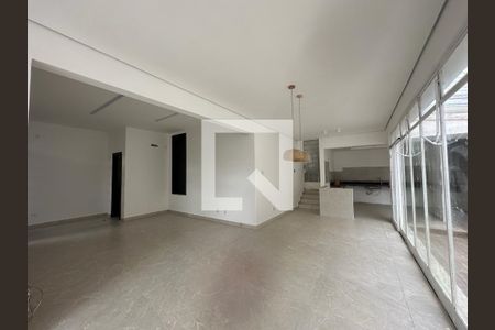 Casa à venda com 5 quartos, 228m² em Santo Antônio, Belo Horizonte