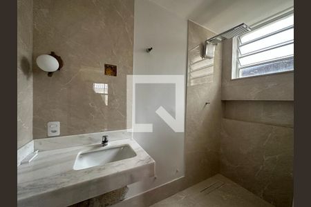 Casa à venda com 5 quartos, 228m² em Santo Antônio, Belo Horizonte