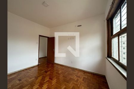 Casa à venda com 5 quartos, 228m² em Santo Antônio, Belo Horizonte