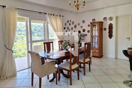 Sala de casa de condomínio à venda com 7 quartos, 483m² em Vila Progresso, Niterói