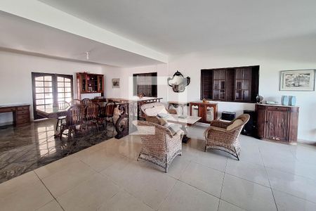 Sala 1 de casa à venda com 4 quartos, 650m² em Piratininga, Niterói