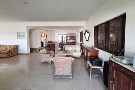 Sala 1 de casa à venda com 4 quartos, 650m² em Piratininga, Niterói