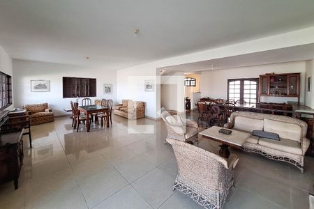 Sala 1 de casa à venda com 4 quartos, 650m² em Piratininga, Niterói
