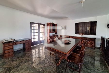 Sala 1 de casa à venda com 4 quartos, 650m² em Piratininga, Niterói