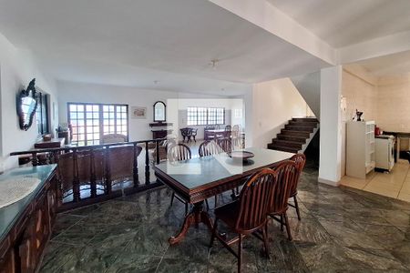 Sala 1 de casa à venda com 4 quartos, 650m² em Piratininga, Niterói