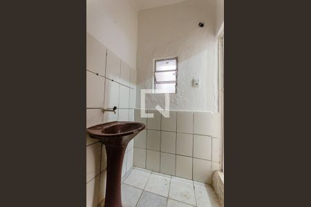 Banheiro de casa para alugar com 1 quarto, 40m² em Parque Maria Domitila, São Paulo