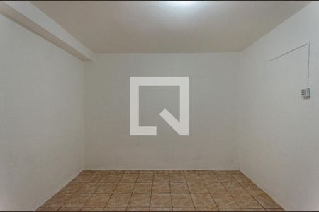 Quarto de casa para alugar com 1 quarto, 40m² em Parque Maria Domitila, São Paulo
