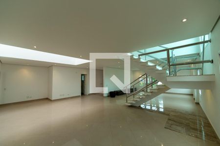 Sala de casa de condomínio para alugar com 6 quartos, 550m² em Residencial Morada dos Lagos, Barueri